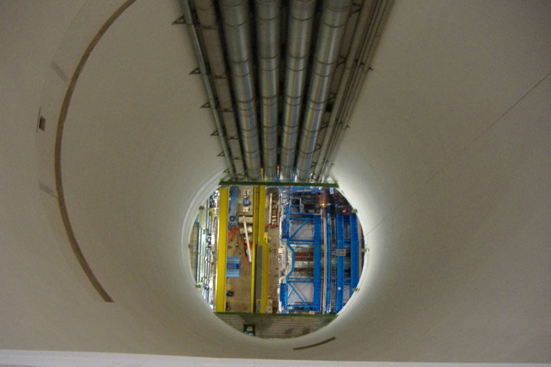_0526cern0008.jpg