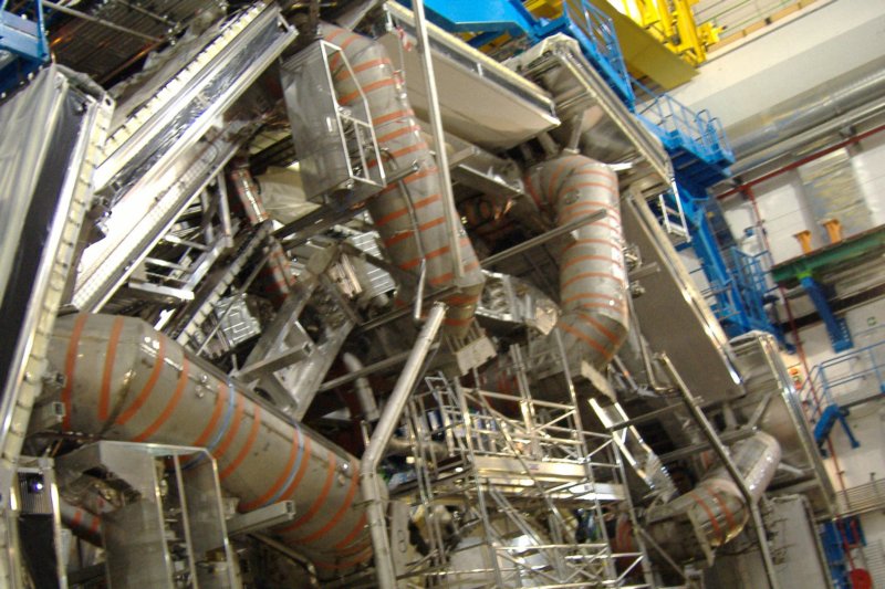 _0526cern0018.jpg