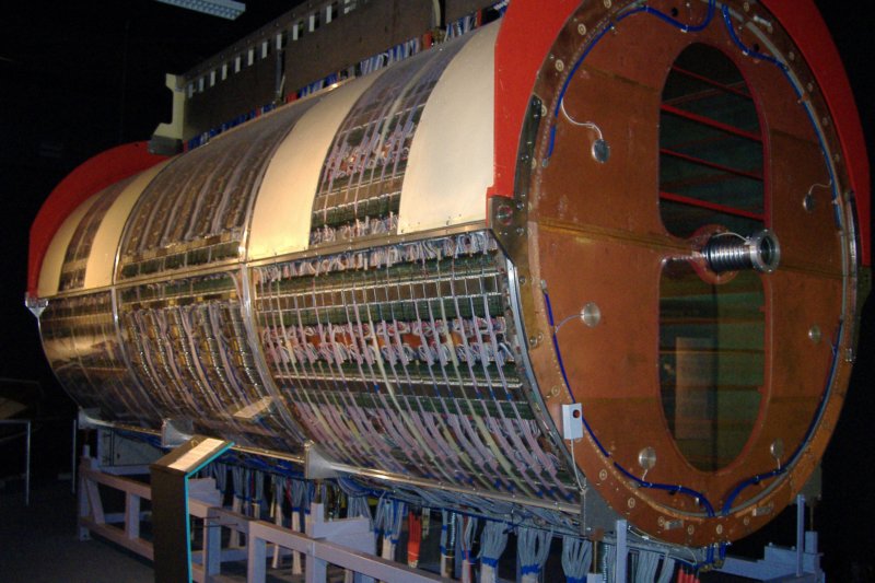 _0526cern0027.jpg
